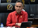 Tekad: Bebaskan Orang Tua Murid Beli Seragam Sesuai Kemampuan