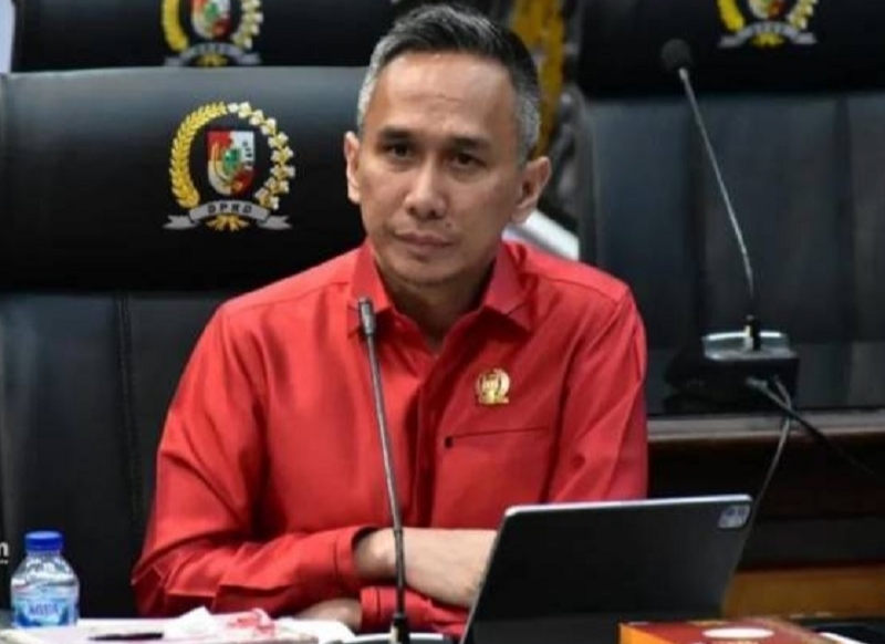 Tekad: Bebaskan Orang Tua Murid Beli Seragam Sesuai Kemampuan