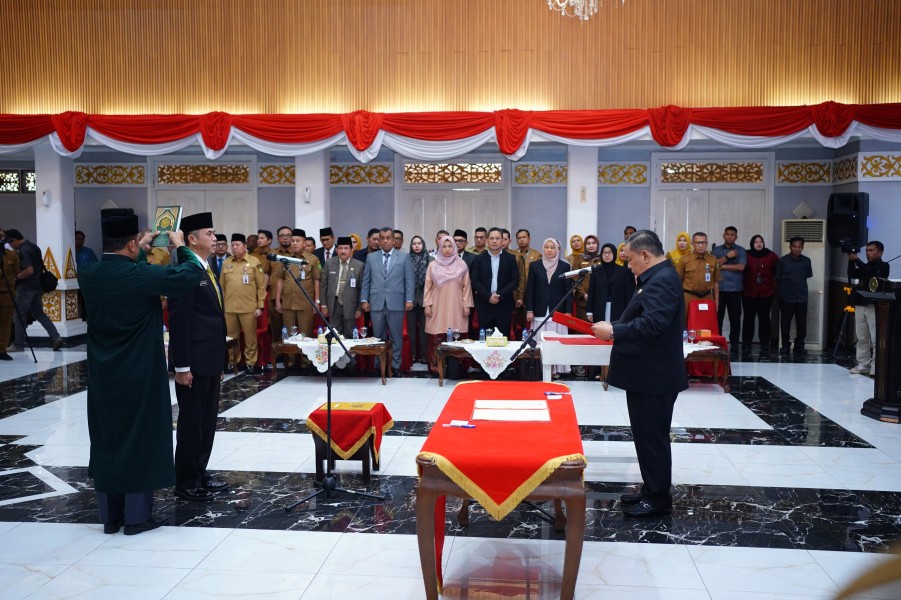 Plt Gubernur Riau Tekankan Kekompakan dan Amanah Usai Lantik 14 Pejabat Eselon II