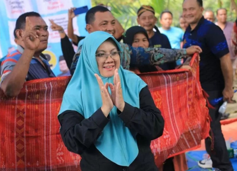 Bupati Afni Tunaikan Janji Politik: Seragam Gratis untuk 20 Ribu Siswa Negeri di Siak