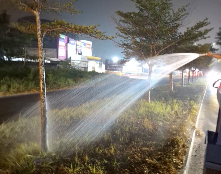 Kemarau, DLHK Pekanbaru Intensifkan Penyiraman Tanaman 4 Kali Sehari, Habiskan 252 Ribu Liter Air