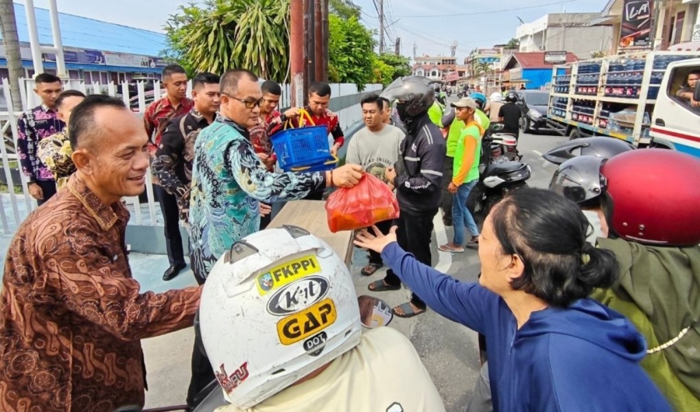 Jumat Berkah Lapas Pekanbaru: Bagi Sembako, Tebar Senyum dan Kepedulian untuk Warga Sekitar