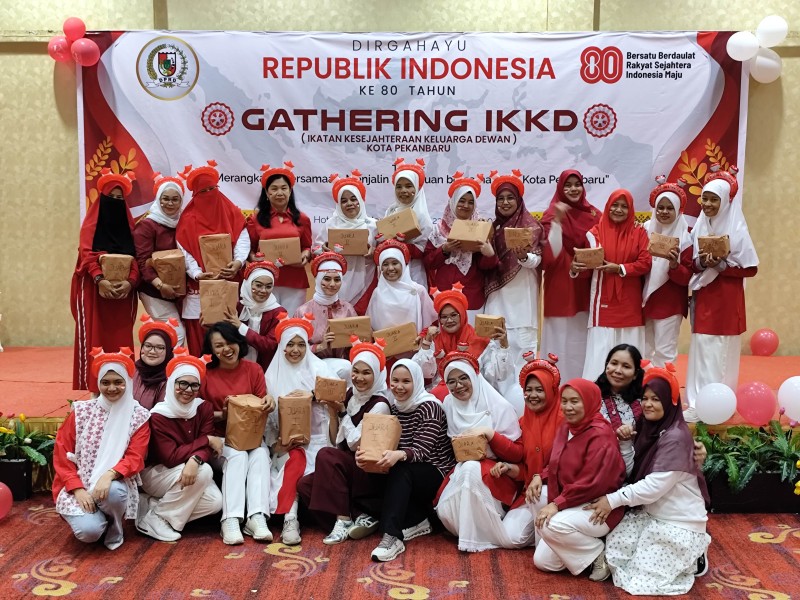 Perkuat Kebersamaan, Dukung Kiprah Suami Layani Masyarakat