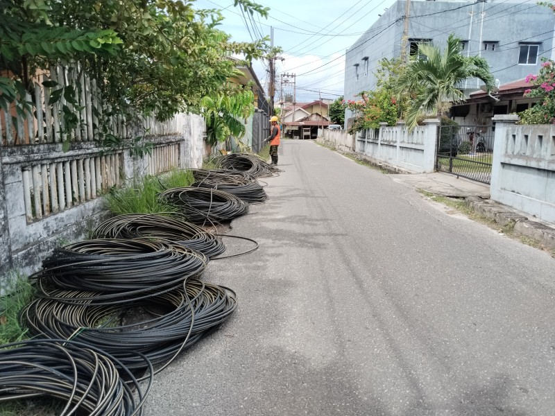 Ilegal, Pemasangan Tiang Kabel FO Tak Terbendung: Diperingati Siang, Nekad Main Malam