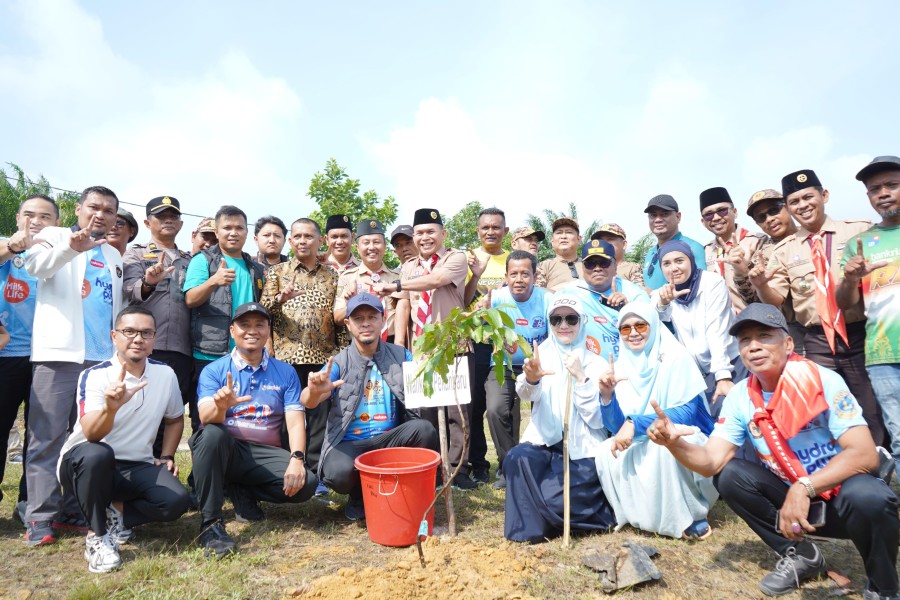 Hijaukan Venue Sepatu Roda, Porserosi dan Pemko Pekanbaru Tanam Ribuan Pohon