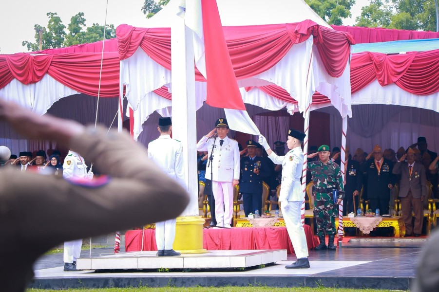 Pimpin Upacara Hari Pahlawan, Wawako Pekanbaru Ajak Warga Jaga Persatuan dan Kesatuan