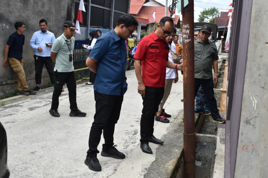 Tiang Internet Ditanam di Parit, DPRD Pekanbaru Murka, Rekomendasikan Potong!