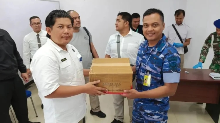 Paket Ganja Tujuan Bekasi Digagalkan di Bandara SSK II