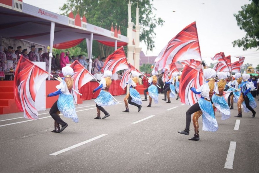 Ribuan Masyarakat Berbagai Daerah Antusias Turun ke Jalan Ramaikan Pawai Taaruf